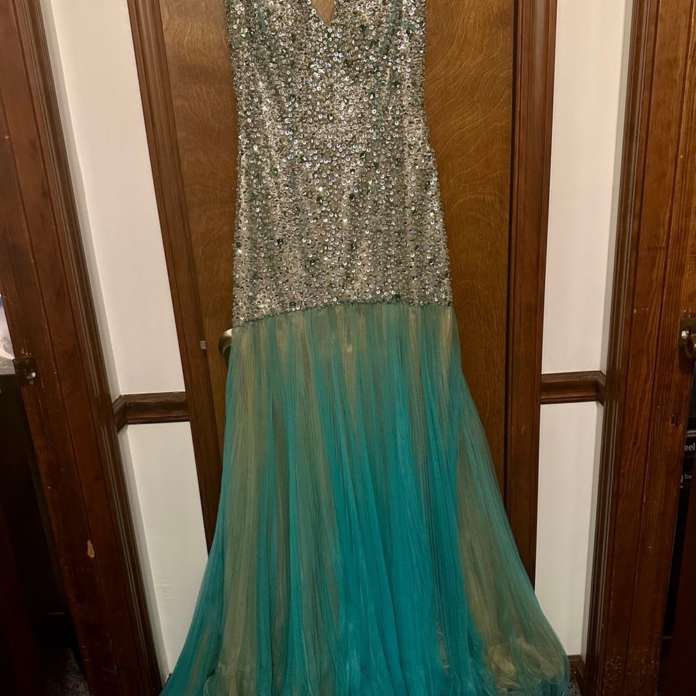 Sherri Hill Shimmering Sequin and Tulle Dress